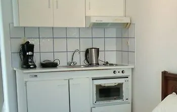 Erato Hotel 2*